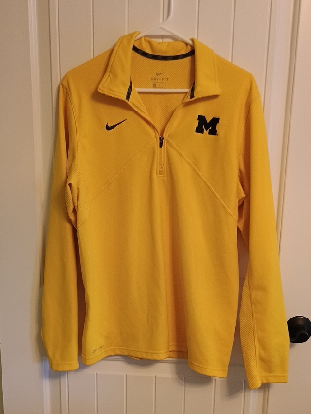 Mens M Nike Dri-Fit Michigan Wolverines Yellow 1/4 Zip Pullover